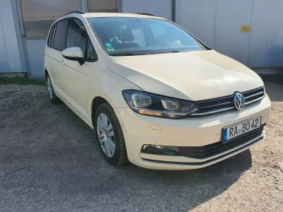 Gebraucht VW Touran Comfortline 110 PS (80 kW) 2018 Beige Van / Kleinbus