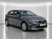 Neu Kia Ceed 140 PS (102 kW) 2025 Experience grün metallic Kleinwagen