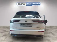 Neu Mitsubishi Outlander P-HEV 306 PS (225 kW) 2025 Weiss SUV