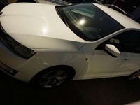 Gebraucht Skoda Rapid Drive 105 PS (77 kW) 2015 Laserweiss Kleinwagen