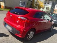Gebraucht Kia Rio 90 PS (66 kW) 2016 Rot Kleinwagen