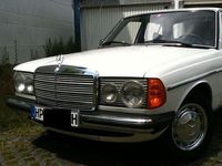 Gebraucht Mercedes 240 98 PS (72 kW) 1978 Weiß Limousine