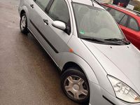 Usado Ford Focus Ghia 101 CV (74 kW) 2002 Gris Berlina