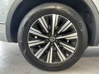 Gebraucht VW Touareg Elegance 231 PS (169 kW) 2023 Oyster silver SUV