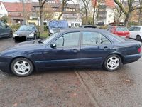 Gebraucht Mercedes E220 142 PS (104 kW) 2001 Blau Limousine