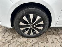 Gebraucht Mercedes V250 190 PS (139 kW) 2024 Bergkristallweiß Van / Kleinbus