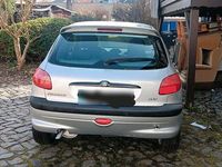 Gebraucht Peugeot 206 75 PS (55 kW) 2001 Silber Kleinwagen