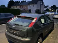 Usado Ford Focus Ambiente 75 CV (55 kW) 2005 Verde Berlina