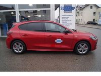 Gebraucht Ford Focus 155 PS (114 kW) 2024 Fantasticrot metallic (metallic) Limousine