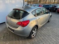 Gebraucht Opel Astra Edition 116 PS (85 kW) 2011 Silber Limousine
