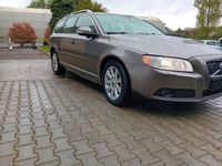 gebraucht Volvo V70 2,4 D5 AWD Bj2010 Navi Leder Xenon E-sitze PDC Alu