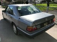 Gebraucht Mercedes E230 132 PS (97 kW) 1990 Grau Limousine