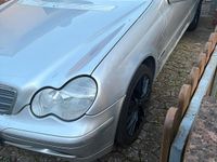 Gebraucht Mercedes C180 143 PS (105 kW) 2002 Silber Limousine