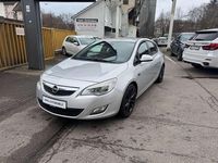 Gebraucht Opel Astra Design Edition 140 PS (102 kW) 2012 Argon silber/ice silver (m2) Kleinwagen
