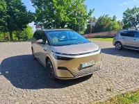 Gebraucht XPENG X9 AWD Performance 369 kW (503 PS) 2024 Gold Van / Kleinbus
