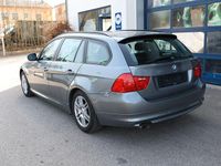 Gebraucht BMW 318 143 PS (105 kW) 2012 Grau Kombi