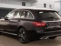 Używany Mercedes C300e 306 KM (225 kW) 2021 Czarny Kombi