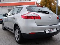 Gebraucht Renault Mégane III Authentique 101 PS (74 kW) 2012 Silber Limousine