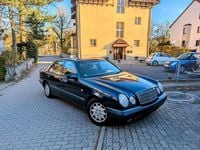 Używany Mercedes E200 136 KM (100 kW) 1999 Niebieski Sedan/Limuzyna