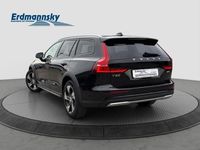 Gebraucht Volvo V60 CC Plus 197 PS (144 kW) 2023 Onyx black (schwarz) Kombi