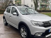 Używany Dacia Sandero Stepway 90 KM (66 kW) 2017 Szary Sedan/Limuzyna