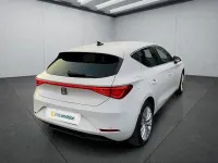Używany Seat Leon 110 KM (80 kW) 2022 Biały Hatchback