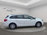 Gebraucht Opel Astra Selection 101 PS (74 kW) 2011 Schneeweiss/summitwhite/arctic Kombi