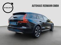 Gebraucht Volvo V60 CC Ultimate 250 PS (183 kW) 2024 Blau Kombi