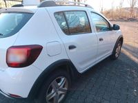 Gebraucht Dacia Sandero Stepway 95 PS (69 kW) 2013 Weiß Kleinwagen