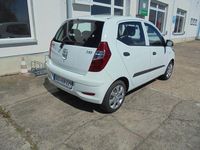 Gebraucht Hyundai i10 Edition 69 PS (50 kW) 2013 Weiß Kleinwagen