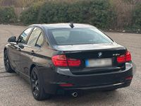 Gebraucht BMW 318 143 PS (105 kW) 2013 Schwarz Limousine