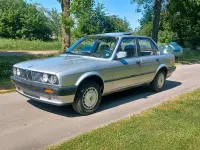 Gebraucht BMW 318 113 PS (83 kW) 1990 Silber Limousine