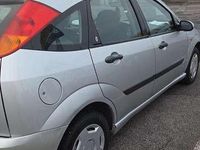 Gebraucht Ford Focus Ambiente 116 PS (85 kW) 1999 Silber Limousine