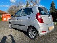 Gebraucht Hyundai i10 69 PS (50 kW) 2012 Silber Kleinwagen