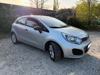 Second-hand Kia Rio 86 CP (63 kW) 2014 Argintiu Berlinǎ