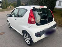Gebraucht Peugeot 107 68 PS (50 kW) 2010 Weiß Kleinwagen