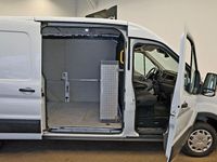 Gebraucht Ford Transit Trend 131 PS (96 kW) 2023 Weiß Limousine