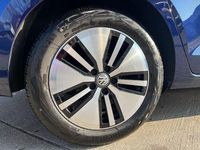 Gebraucht VW Touran Join 150 PS (110 kW) 2018 Blau Van / Kleinbus