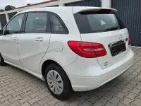 Gebraucht Mercedes B180 122 PS (89 kW) 2012 Calcitweiss Kleinwagen