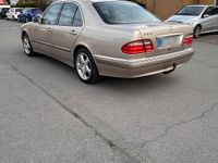 Usata Mercedes E320 224 CV (164 kW) 2000 Beige Berlina