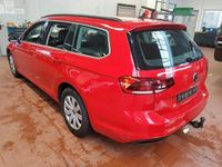 Gebraucht VW Passat Business 122 PS (89 kW) 2023 Tornadorot Kombi