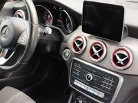 Gebraucht Mercedes CLA180 Urban 122 PS (89 kW) 2017 Rot Limousine