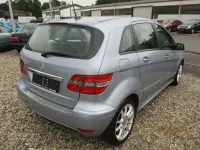 Gebraucht Mercedes B200 140 PS (102 kW) 2011 Blau Kleinwagen