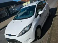 Gebraucht Ford Fiesta 60 PS (44 kW) 2010 Weiß Kleinwagen