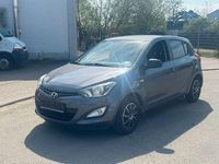 Gebraucht Hyundai i20 Classic 86 PS (63 kW) 2014 Grau Kleinwagen