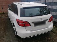 Gebraucht Mercedes B180 122 PS (89 kW) 2015 Weiß Van / Kleinbus