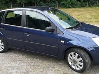 Gebraucht Ford Fiesta Ambiente 69 PS (50 kW) 2004 Blau Kleinwagen