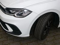 Gebraucht VW Polo Active 95 PS (69 kW) 2023 Weiß Kleinwagen