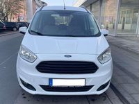 Gebraucht Ford Tourneo Courier Titanium 101 PS (74 kW) 2018 Frostweiß Van / Kleinbus
