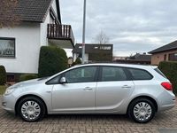 Gebraucht Opel Astra 101 PS (74 kW) 2011 Silber Kombi